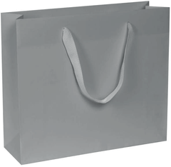 carta kraft bianco stampa grigio con listelli di rinforzo nel risvolto e sul fondo, manici in fettuccia grigio a trama quadra