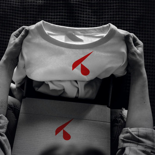 T-shirt pezzo unico confezionata nella scatola di spedizione