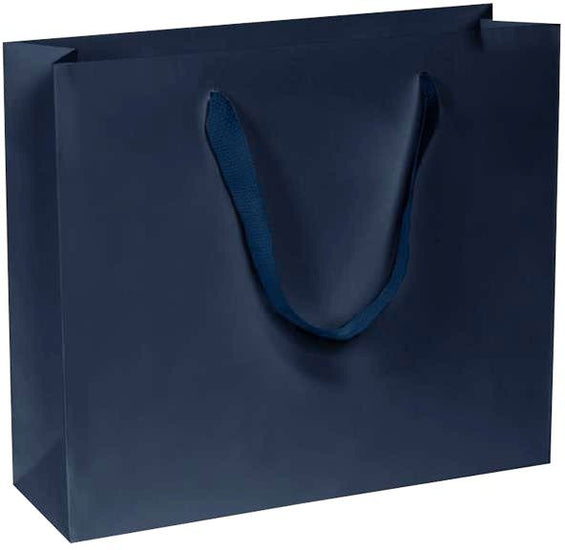 carta kraft bianco stampa blu scuro con listelli di rinforzo nel risvolto e sul fondo, manici in fettuccia blu scuro a trama quadra