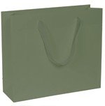 carta kraft bianco stampa salvia con listelli di rinforzo nel risvolto e sul fondo, manici in fettuccia salvia a trama quadra