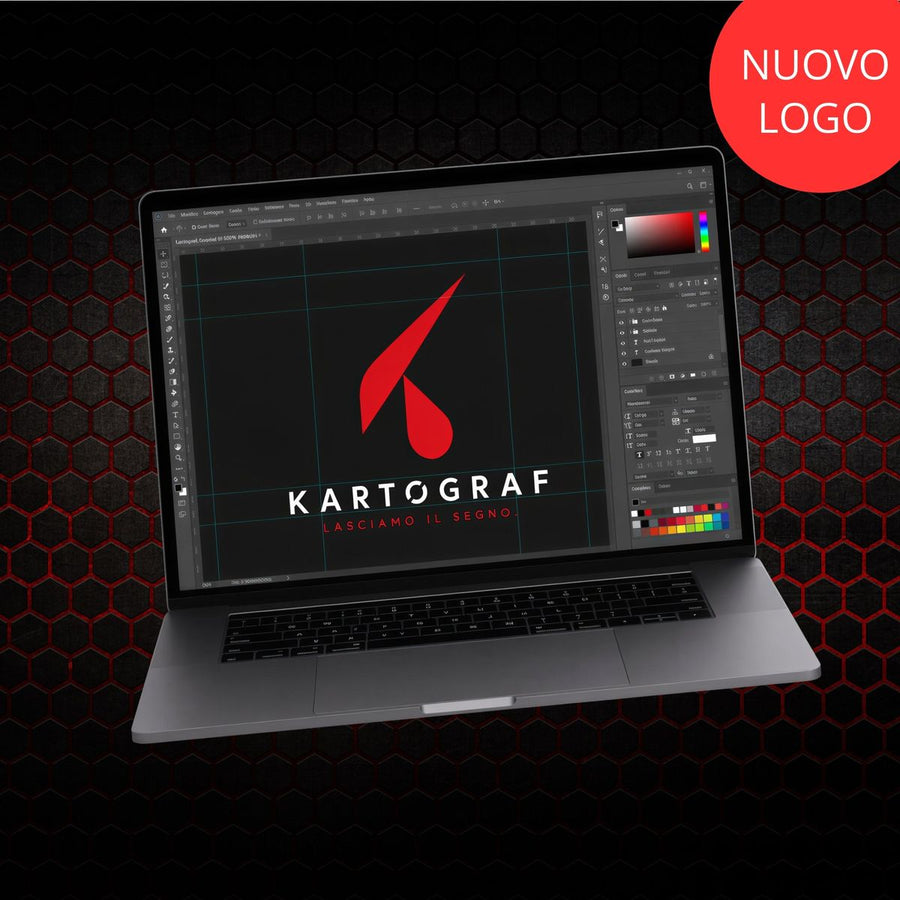 Portatile con il progetto di un logo nuovo