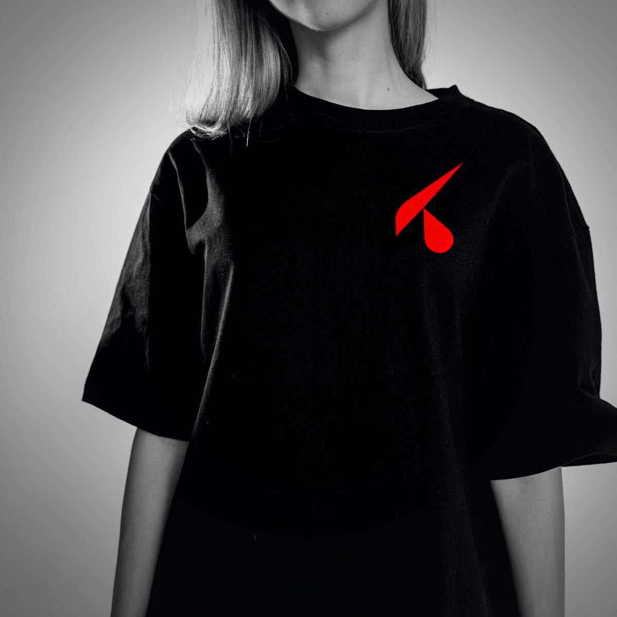 T-shirt donna oversize con logo stampato sul petto